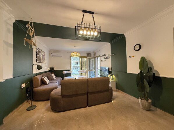 TV - Unique 3-Bedroom Apartment in First Al Sheikh Zayed, Cairo (First Al Sheikh Zayed)