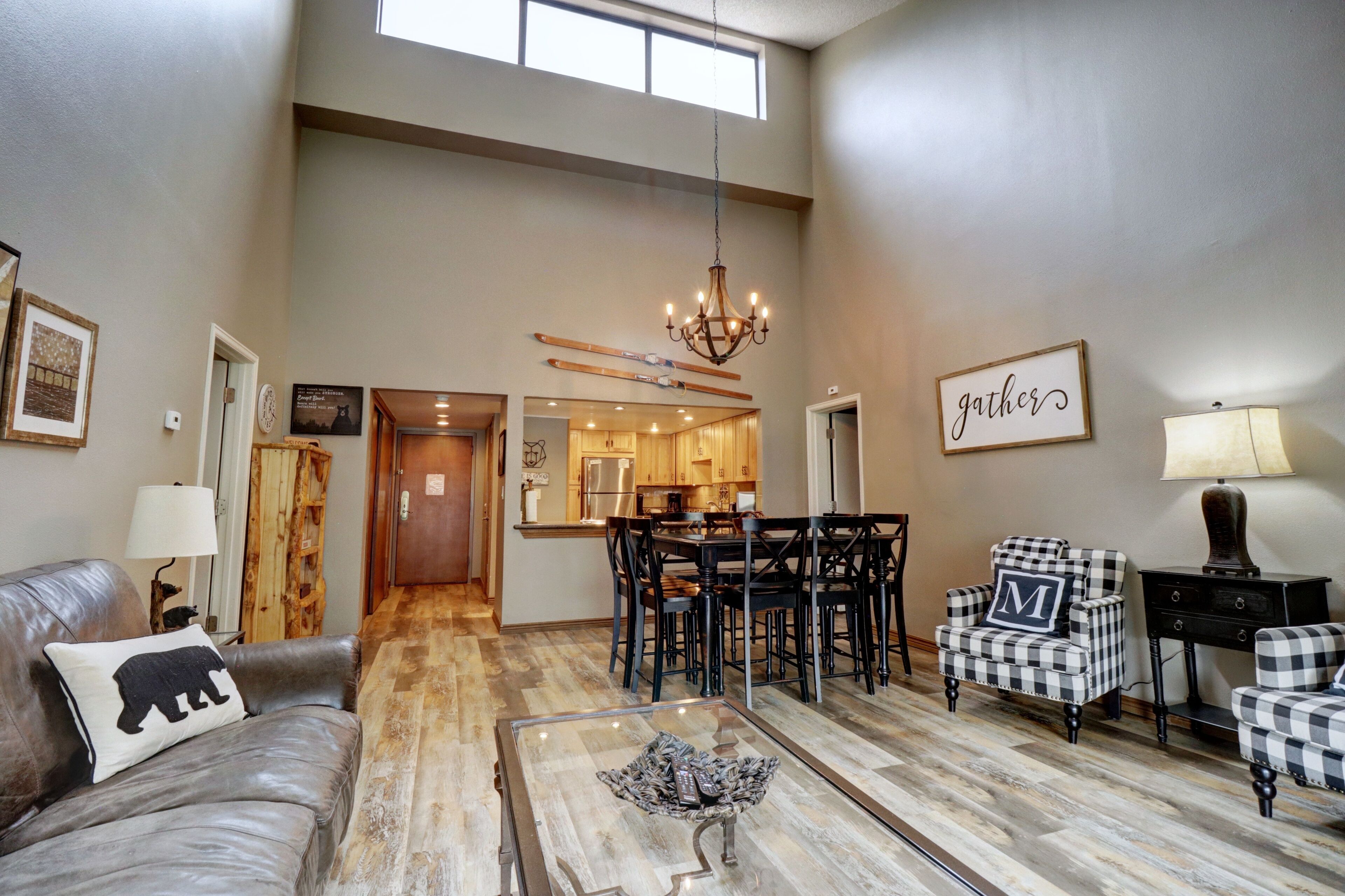 Condo, 2 chambres | Aire de séjour