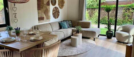 Classic House, 2 Bedrooms | Living room