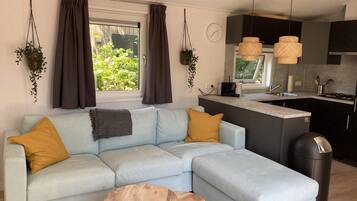 Classic House, 2 Bedrooms | Living room