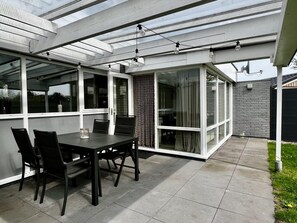 Comfort House, 3 Bedrooms | Balcony - Beautiful Bungalow in North Holland (Sint Maartensvlotbrug)