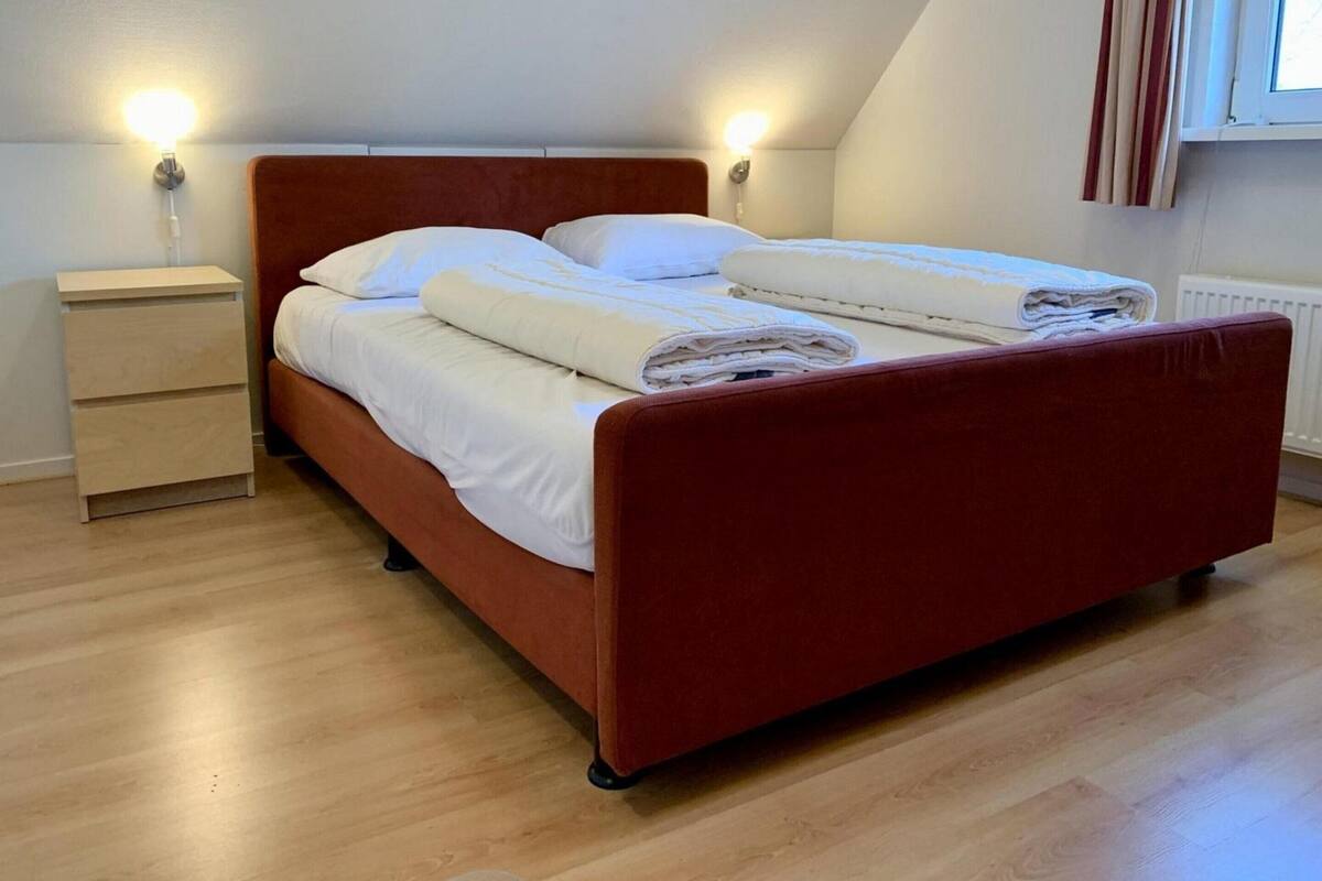 22 habitaciones, muebles diferentes y tabla de planchar con plancha
