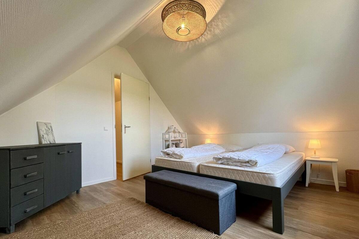 22 habitaciones, muebles diferentes y tabla de planchar con plancha