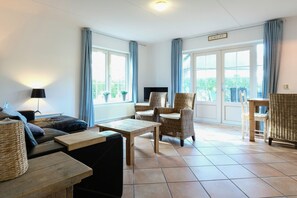 Classic House, 3 Bedrooms | Living room - Holiday Retreat, Near Forest (Sint Maartensvlotbrug)