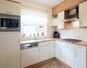 Luxury-Haus, 4 Schlafzimmer | Eigene Küche | Kühlschrank, Mikrowelle, Herdplatte, Geschirrspüler