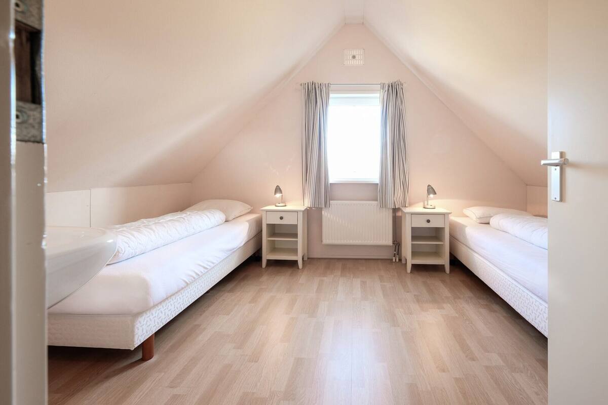 22 habitaciones, muebles diferentes y tabla de planchar con plancha