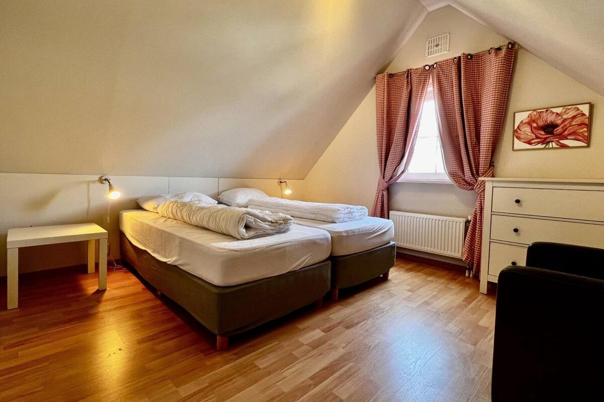 Comfort House, 3 Bedrooms | 22 bedrooms, individually furnished, iron/ironing board