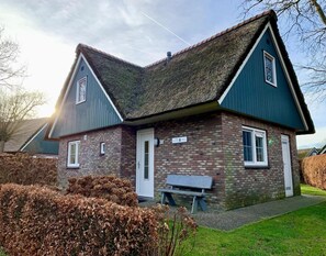 Romantic House, 3 Bedrooms | Living room - Holiday Retreat, Near Forest (Sint Maartensvlotbrug)