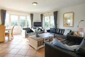 Luxury House, 4 Bedrooms | Living room - Holiday Retreat, Near Forest (Sint Maartensvlotbrug)