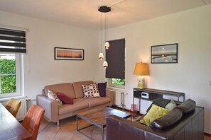 Deluxe House, 3 Bedrooms | Living room - Holiday Retreat, Near Forest (Sint Maartensvlotbrug)