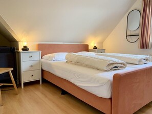 Romantic House, 3 Bedrooms | 22 bedrooms, individually furnished, iron/ironing board - Holiday Retreat, Near Forest (Sint Maartensvlotbrug)