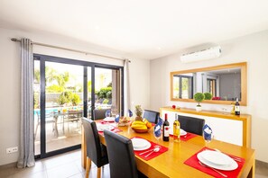 Deluxe Villa, 4 Bedrooms | Dining - Villa in Armacao de Pera With Garden (Silves)