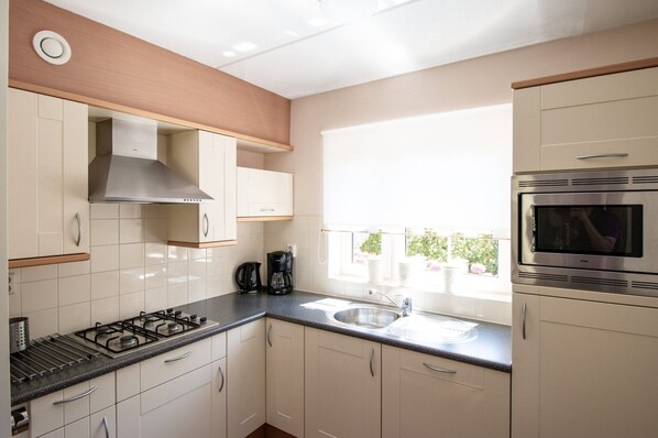 Casa Deluxe, 3 camere da letto | Cucina privata | Frigorifero, microonde, piano cottura, lavastoviglie
