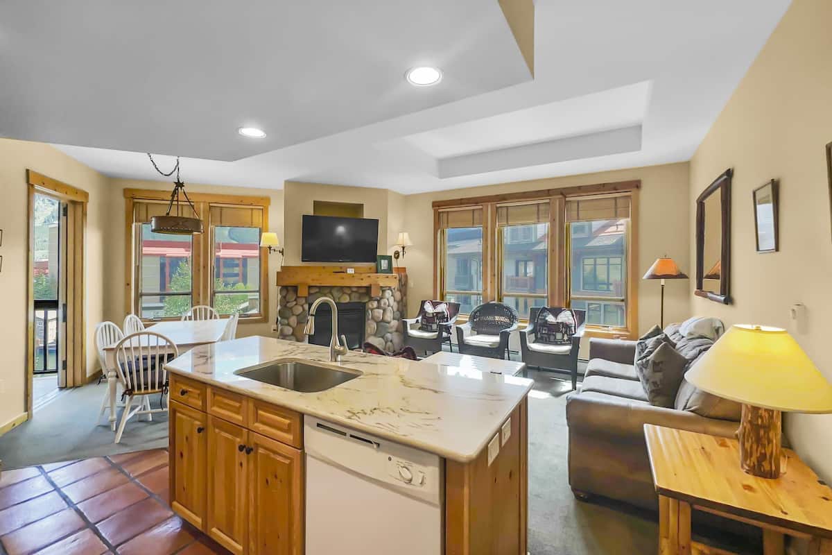 Condo, 2 Bedrooms | Interior