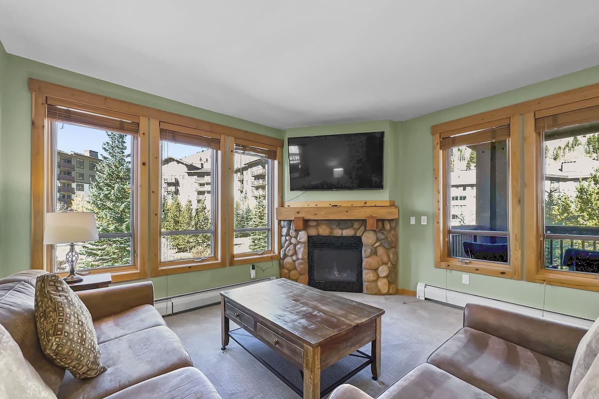Condo, 2 Bedrooms | Living area
