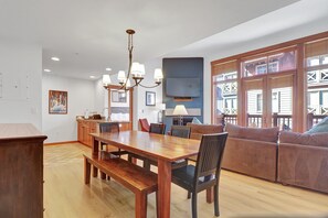 公寓式客房, 2 间卧室 | 用餐