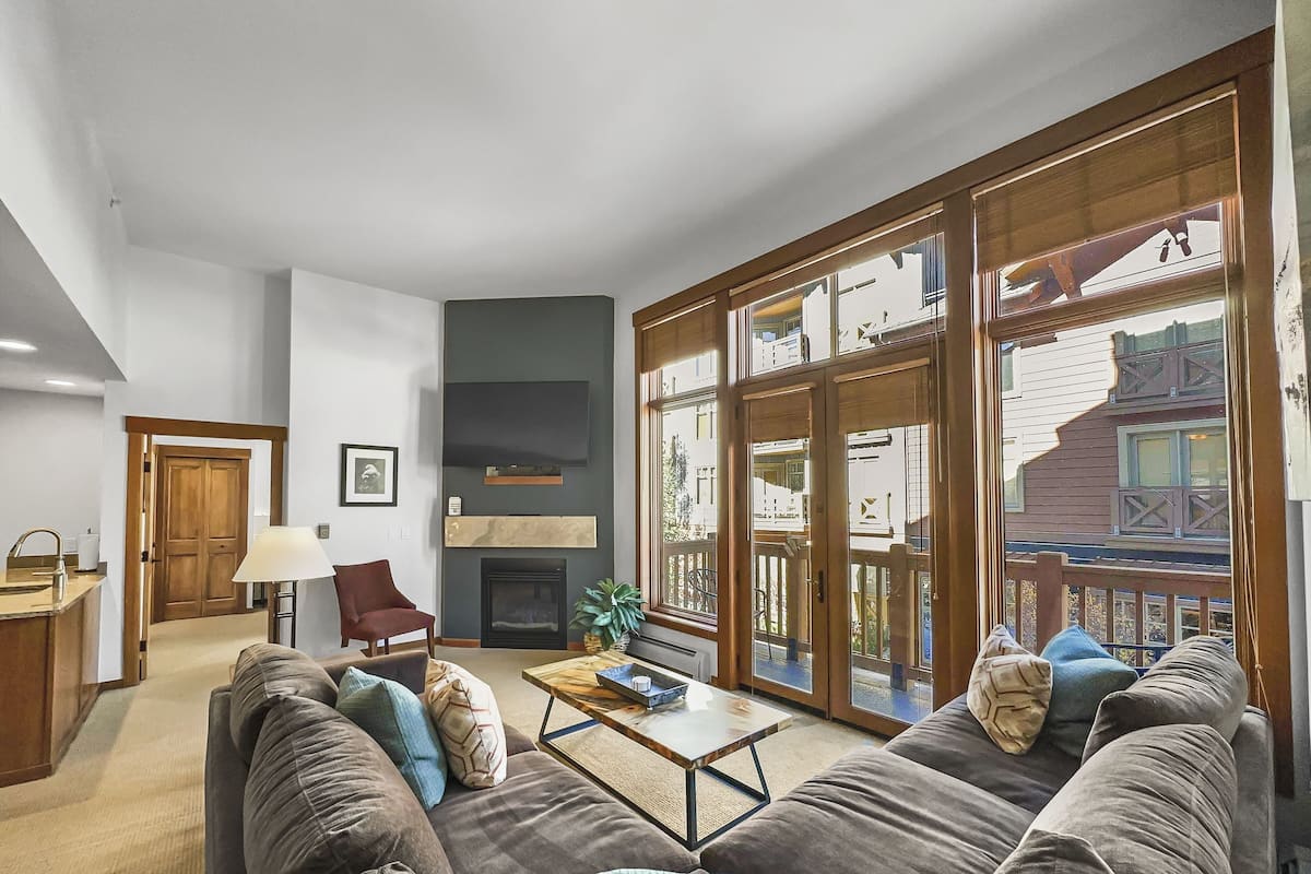 Condo, 2 Bedrooms | Living area