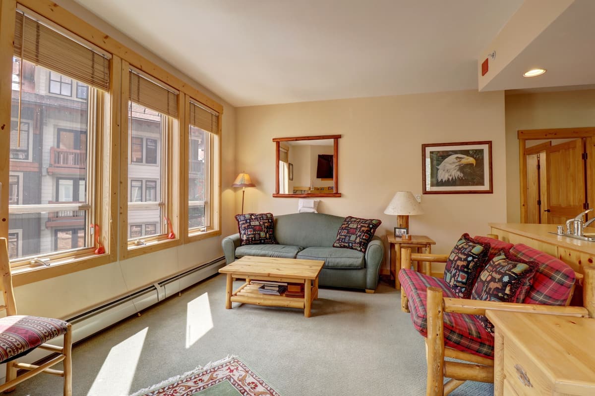 Condo, 2 Bedrooms | Living area