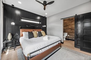 4 室のベッドルーム、旅行用ベビーベッド、WiFi (無料)、ベッドシーツ