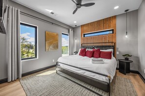 4 室のベッドルーム、旅行用ベビーベッド、WiFi (無料)、ベッドシーツ