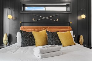 4 bedrooms, travel cot, free WiFi, bed sheets