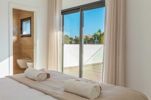 15 habitaciones y tabla de planchar con plancha