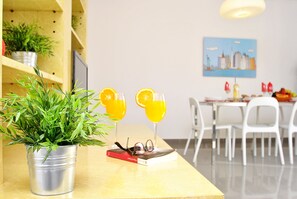 Căn hộ tiện nghi đơn giản, 2 phòng ngủ | Chi tiết nội thất