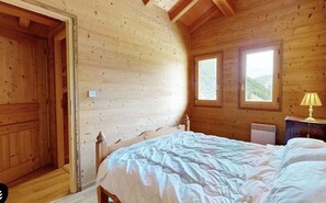 4 slaapkamers, een strijkplank/strijkijzer, wifi, beddengoed