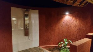 Deluxe Room | Living area