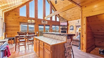 Signature Cabin, 4 Bedrooms, Balcony, Mountain View | Private kitchen | Fridge, microwave, oven, stovetop