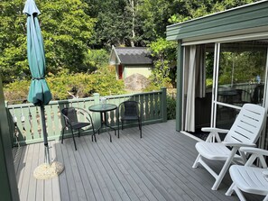 Ferienhaus, 2 Schlafzimmer, Balkon, Gartenblick | Speisen im Freien