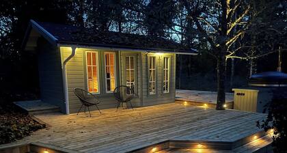 House with Hot Tub and Sauna 300 near the Lake