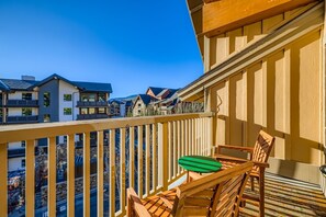 Condo, 2 Bedrooms | Property grounds