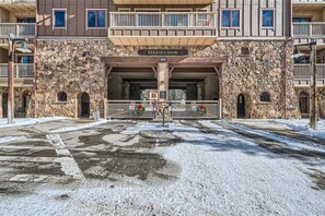 Condo, 2 Bedrooms | Exterior