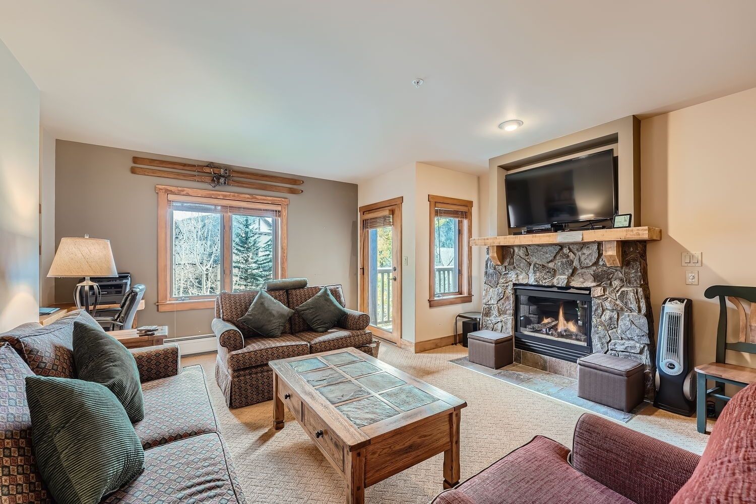 Condo, 2 quartos | Área de estar