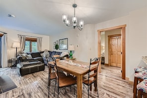 Living area - Red Hawk Lodge - Keystone Ski Resort CO (Keystone)