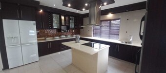 Stunning 4-bedroom house in wonderful Stanger Manor with WiFi, AC