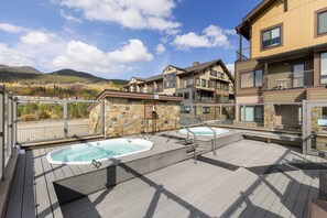 Outdoor spa tub - Keystone Ski Resort CO - Slopeside Lodging (Keystone)