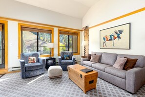 콘도, 침실 2개 | 거실 공간