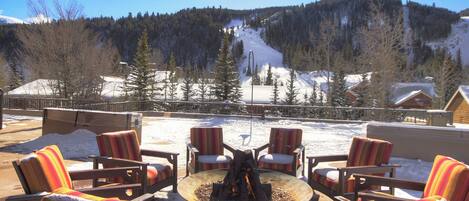 Condo, 2 Bedrooms | Property grounds