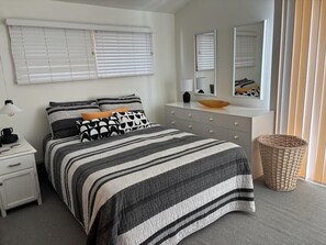 4 bedrooms, iron/ironing board, free WiFi