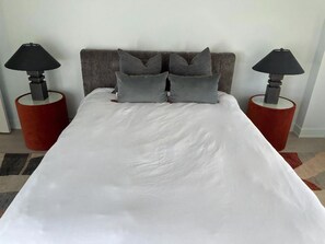 4 bedrooms, iron/ironing board, free WiFi