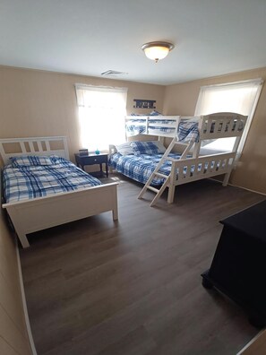 3 bedrooms, iron/ironing board, free WiFi
