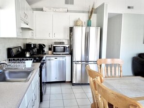 Fridge, microwave, oven, stovetop - OCEANSIDE CHILD FRIENDLY CONDO (Brant Beach)