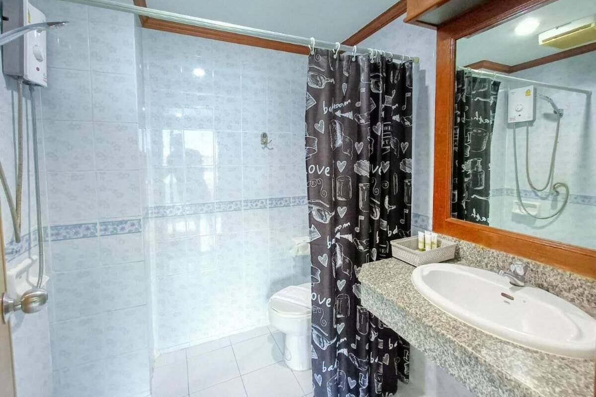 Ducha, artículos de tocador gratuitos, secador de pelo, toallas