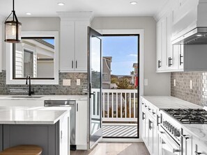 Kühlschrank, Ofen, Herdplatte, Geschirrspüler