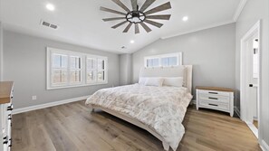 6 Schlafzimmer, Bügeleisen/Bügelbrett, kostenloses WLAN