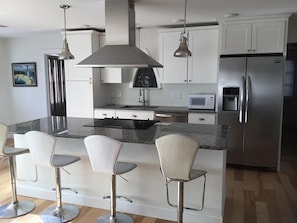 Køleskab, ovn, kogeplade, opvaskemaskine