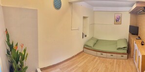 2 bedrooms, iron/ironing board, WiFi