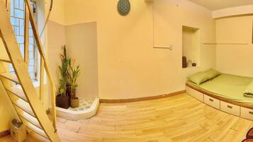 2 bedrooms, iron/ironing board, WiFi